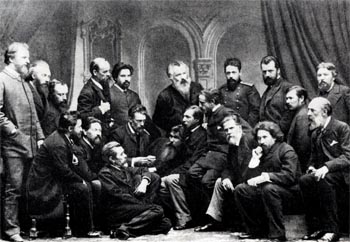 И. И.  Шишкин  (в центре)  в группе членов Товарищества передвижных художественных выставок. 1886. Фото.